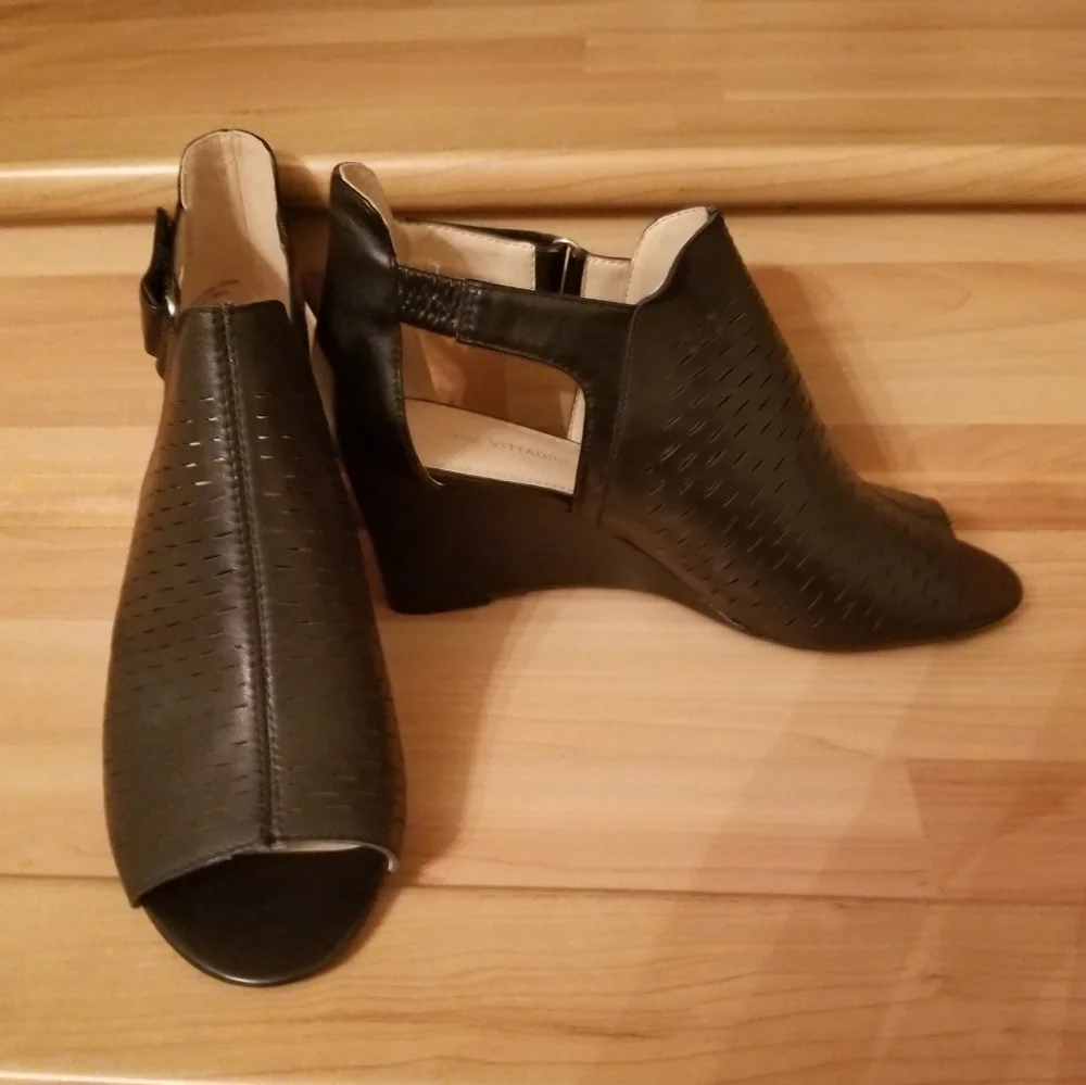 Adrianne Vittadini Wedges Heels Comfort booties